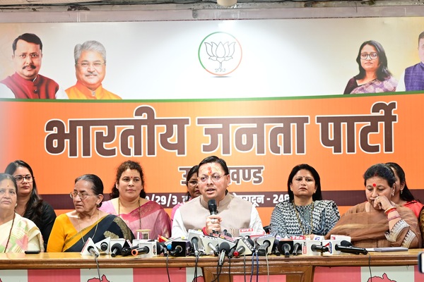 नारी शक्ति वंदन अधिनियम पर सीएम धामी का विपक्ष पर तीखा प्रहार, महिलाओं के अधिकारों में बाधा डालने वालों को मातृशक्ति देगी करारा जवाब