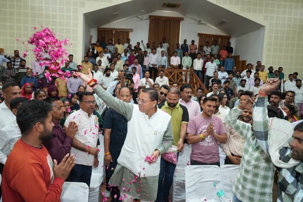 कर्मचारियों के हित में लगातार क़दम उठा रही है सरकार, उत्तराखंड निकाय कर्मचारी संयुक्त मोर्चा के कार्यक्रम में बोले CM धामी