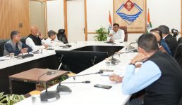 Uttarakhand मुख्य सचिव ने ली सभी जिला अधिकारियों की बैठक, LPG उपलब्धि सहित कई मामलों में दिए महत्वपूर्ण दिशा-निर्देश