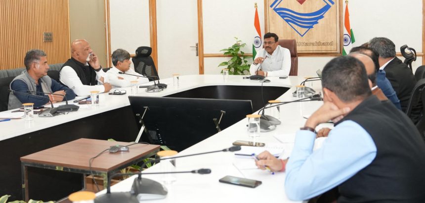 Uttarakhand मुख्य सचिव ने ली सभी जिला अधिकारियों की बैठक, LPG उपलब्धि सहित कई मामलों में दिए महत्वपूर्ण दिशा-निर्देश