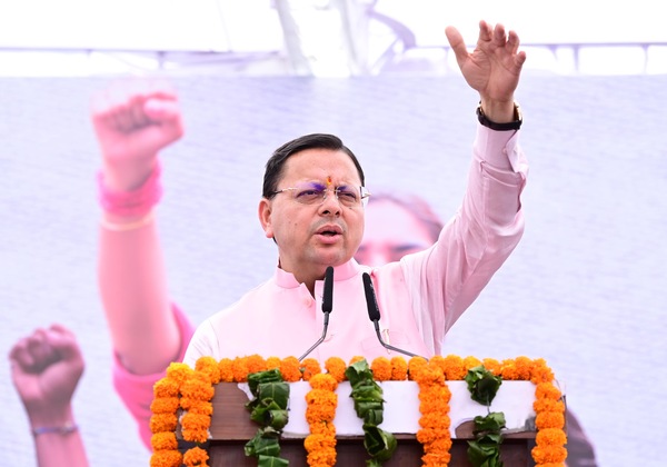 मुख्यमंत्री धामी ने महिला जन आक्रोश रैली में प्रतिभाग किया, हजारों की संख्या में मौजूद महिलाओं के साथ परेड ग्राउंड से घंटाघर तक जन आक्रोश पदयात्रा में भी शामिल हुए