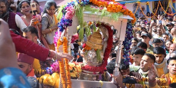 श्री ओंकारेश्वर मंदिर से धाम के लिए रवाना हुई बाबा केदार की पंचमुखी उत्सव डोली, 22 अप्रैल को प्रातः 8 बजे शुभ मुहूर्त में खुलेंगे केदारनाथ धाम के कपाट