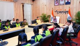 मुख्यमंत्री ने बालिकाओं के साथ प्रधानमंत्री के ‘मन की बात’ के 134 वें संस्करण को सुना, किया छात्राओं से संवाद