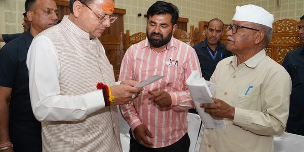 सीएम धामी ने प्रदेश के विभिन्न जनपदों से आए लोगों की समस्याओं को सुना, अधिकारियों को दिए जरूरी निर्देश