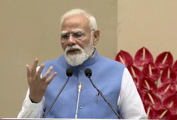₹2,400 करोड़ की सौगात, पीएम मोदी ने युवाओं के खातों में भेजी प्रोत्साहन राशि, बोले दुनिया की अगुवाई करेगा भारत का युवा