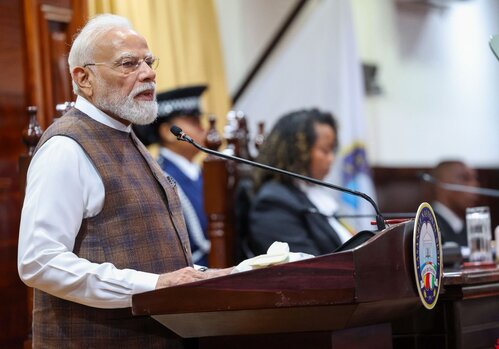 सेशेल्स दौरे पर पीएम मोदी: 1250 करोड़ रुपये की क्रेडिट लाइन, कई अहम समझौतों पर हस्ताक्षर, संसद को भी किया संबोधित