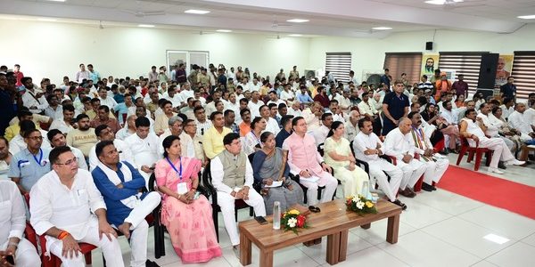 रुड़की में मुख्यमंत्री धामी ने सुना प्रधानमंत्री मोदी के ‘मन की बात’ कार्यक्रम का 135वां संस्करण, कहा ‘मन की बात’ से मिलता है राष्ट्र निर्माण का संदेश