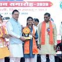 प्रतिभा सम्मान समारोह में मेधावी विद्यार्थियों का सम्मान, मुख्यमंत्री ने बढ़ाया उत्साह, किया आनंद स्वरूप आर्य सरस्वती विद्या मंदिर शिशु वाटिका का लोकार्पण
