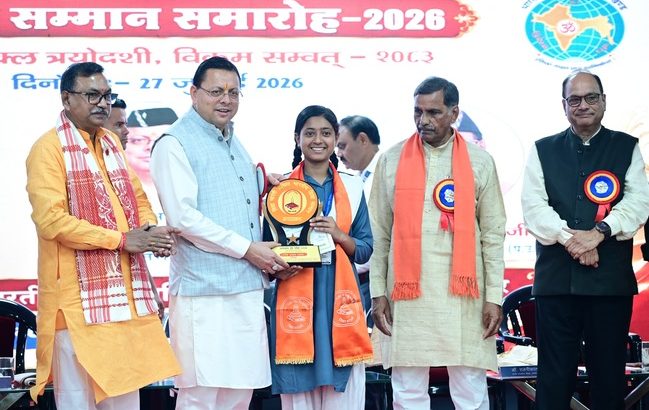 प्रतिभा सम्मान समारोह में मेधावी विद्यार्थियों का सम्मान, मुख्यमंत्री ने बढ़ाया उत्साह, किया आनंद स्वरूप आर्य सरस्वती विद्या मंदिर शिशु वाटिका का लोकार्पण