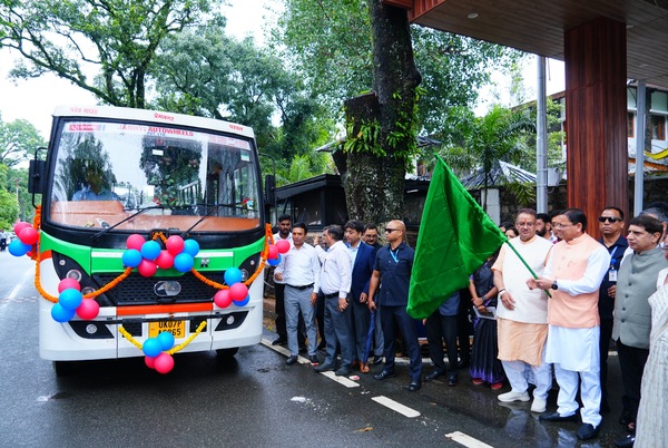 स्वच्छ, आधुनिक एवं पर्यावरण-अनुकूल परिवहन व्यवस्था के निर्माण के लिए सरकार प्रतिबद्ध : मुख्यमंत्री