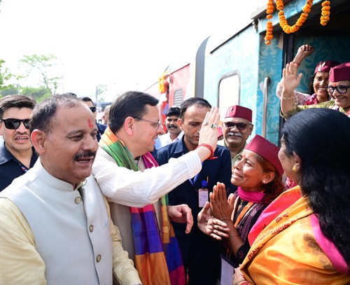 ‘सोमनाथ स्वाभिमान पर्व’ पर हर्रावाला से वेरावल के लिए विशेष रेल यात्रा का शुभारंभ, 700 श्रद्धालु छह दिवसीय विशेष तीर्थ यात्रा में हुए शामिल