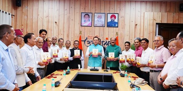 मुख्यमंत्री ने किया ‘सेवा विधि’ पुस्तक का विमोचन