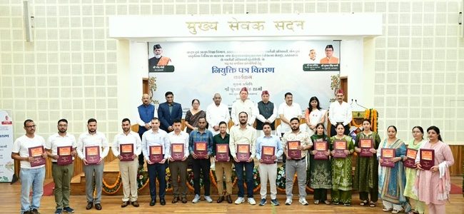 मुख्यमंत्री ने आयुष एवं ईएसआई के 332 नव नियुक्त कार्मिकों को प्रदान किए नियुक्ति पत्र, कहा पारदर्शी भर्ती व्यवस्था से प्रतिभाशाली युवाओं को मिल रहा उनकी मेहनत और योग्यता का हक