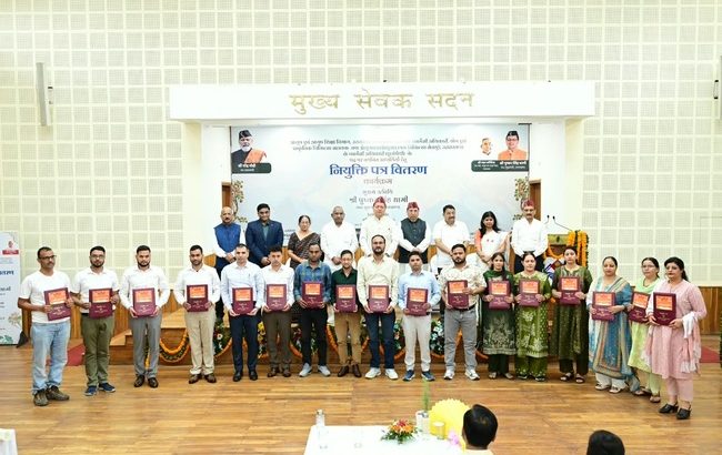 मुख्यमंत्री ने आयुष एवं ईएसआई के 332 नव नियुक्त कार्मिकों को प्रदान किए नियुक्ति पत्र, कहा पारदर्शी भर्ती व्यवस्था से प्रतिभाशाली युवाओं को मिल रहा उनकी मेहनत और योग्यता का हक