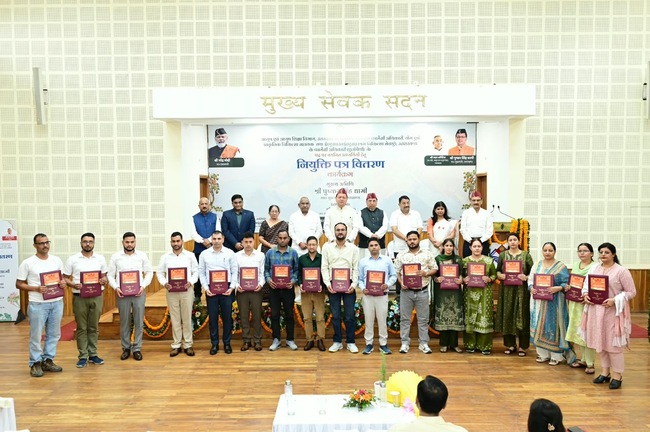 मुख्यमंत्री ने आयुष एवं ईएसआई के 332 नव नियुक्त कार्मिकों को प्रदान किए नियुक्ति पत्र, कहा पारदर्शी भर्ती व्यवस्था से प्रतिभाशाली युवाओं को मिल रहा उनकी मेहनत और योग्यता का हक