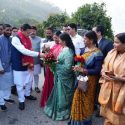 विधानसभा सत्र के लिए गैरसैंण आगमन पर मुख्यमंत्री पुष्कर सिंह धामी का भव्य स्वागत, गौचर, कर्णप्रयाग सहित विभिन्न स्थानों पर स्थानीय लोगों ने पुष्प वर्षा कर किया मुख्यमंत्री का स्वागत