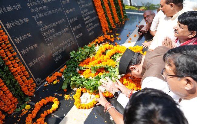 रामपुर तिराहा के अमर बलिदानियों को मुख्यमंत्री पुष्कर सिंह धामी ने दी श्रद्धांजलि, रामपुर तिराहा स्थित राज्य अतिथि गृह का होगा उच्चीकरण, पुस्तकालय बनेगा ई-लाइब्रेरी, संग्रहालय का भी होगा विस्तार